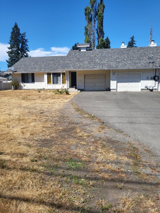 237 176th St E in Spanaway, WA - Building Photo