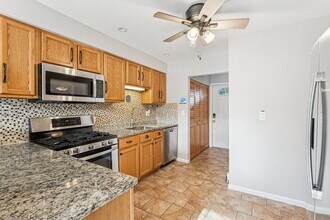 145 Pleasant Valley Way in West Orange, NJ - Foto de edificio - Building Photo