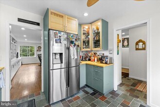 1033 N George Mason Dr in Arlington, VA - Building Photo - Building Photo