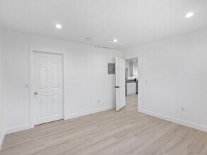 8828 Chimineas Ave in Northridge, CA - Building Photo - Building Photo