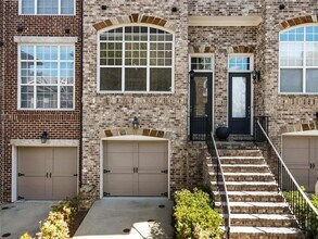 2663 Rivers Edge Dr NE in Atlanta, GA - Building Photo - Building Photo