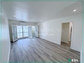 250 N Cordova St in Burbank, CA - Building Photo