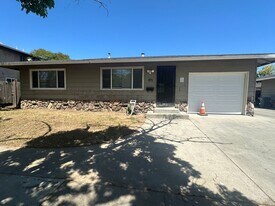 871 El Cerrito Way in Gilroy, CA - Building Photo