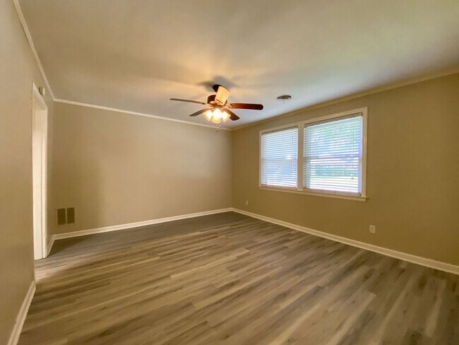 482 Sharon Dr in Memphis, TN - Building Photo - Building Photo
