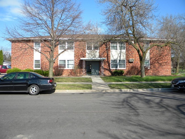 Suburban Appleton Brick Eight Family in Little Chute, WI - Building Photo - Building Photo