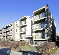 The Roseberry in Calgary, AB - Building Photo - Building Photo