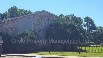 3930 Pulaski Pike NW in Huntsville, AL - Foto de edificio - Building Photo