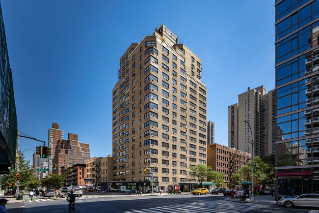 Eastview House Apartments in New York, NY - Foto de edificio - Building Photo