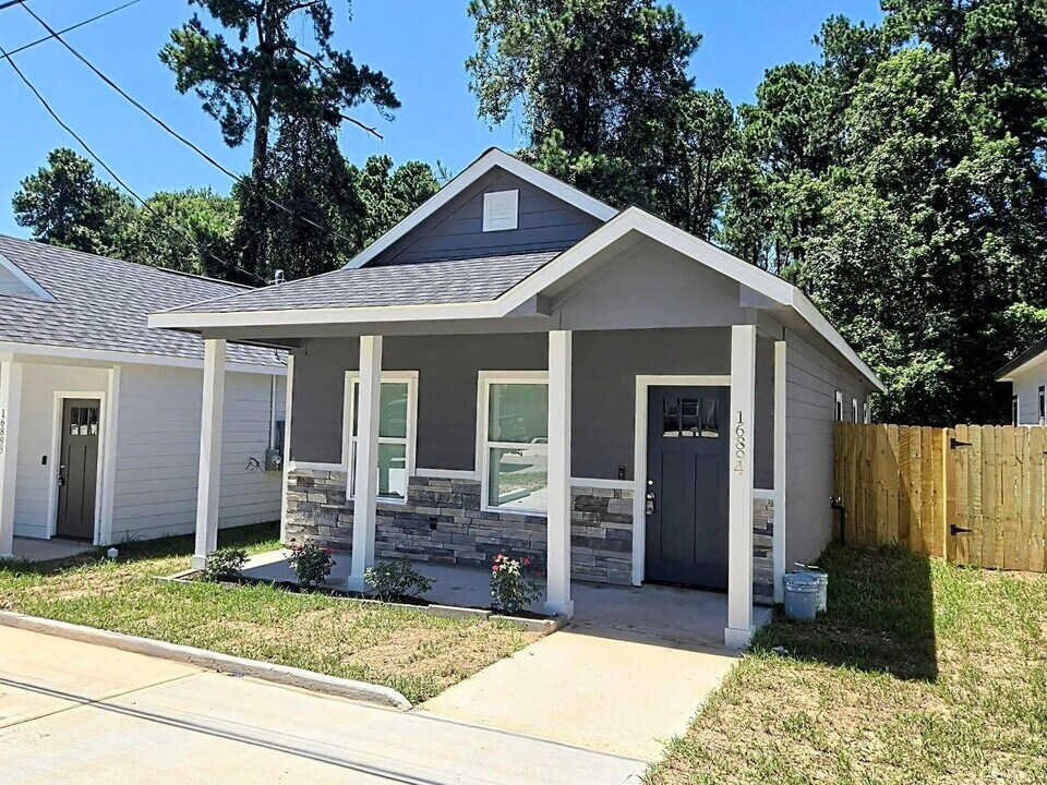 16979 W Juneau St in Montgomery, TX - Building Photo