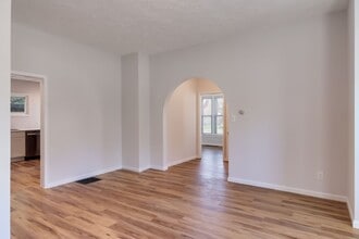 624 E State St in Traverse City, MI - Building Photo - Building Photo
