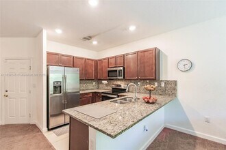 6586 S Anise Ct in Davie, FL - Building Photo - Building Photo