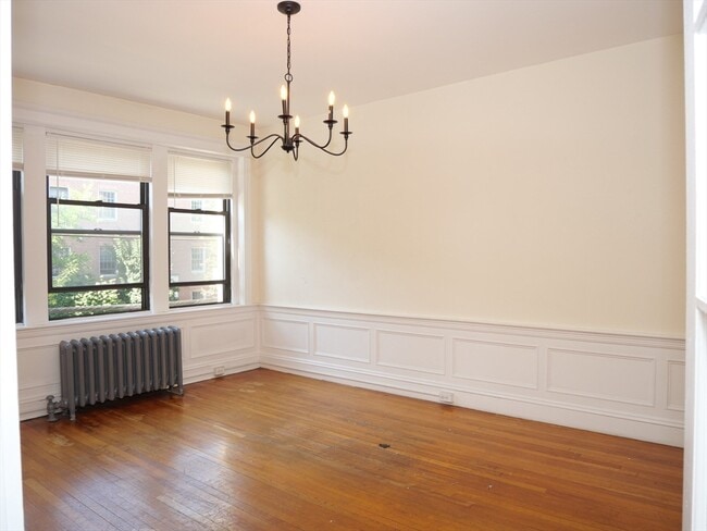 223 Saint Paul St, Unit 2 in Brookline, MA - Foto de edificio - Building Photo