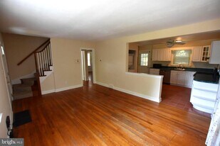 10626 S Dunmoor Dr in Silver Spring, MD - Building Photo