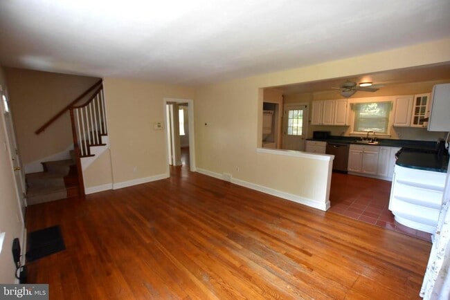 property at 10626 S Dunmoor Dr