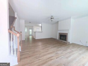 1318 Guilderoy Ln in Austell, GA - Foto de edificio - Building Photo