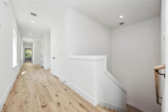 4133 Mallow St-Unit -A in Houston, TX - Building Photo - Building Photo