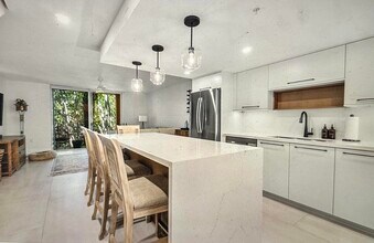 1100 Scotia Dr in Hypoluxo, FL - Building Photo - Building Photo