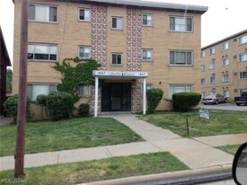 1867 N Taylor Rd in Cleveland, OH - Building Photo