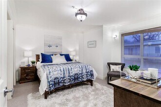 128 W 21st St in North Vancouver, BC - Building Photo - Building Photo