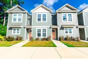 132 Smallwood Rd in Hubert, NC - Building Photo