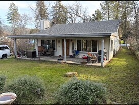 49790 Canoga Dr in Oakhurst, CA - Building Photo