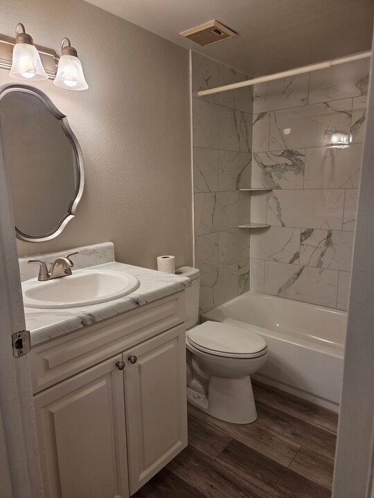 4031 Tumble Wood Trl in Tampa, FL - Foto de edificio