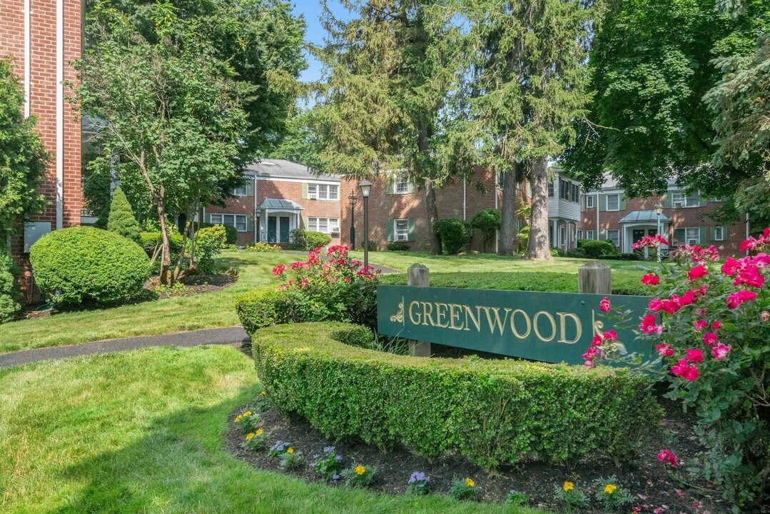 580 Bedford Rd in Pleasantville, NY - Building Photo