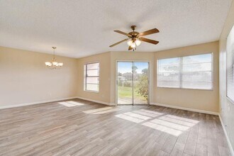 1475 Lake Mango Way, Unit Room 4 in 4B4B (Private Bathroom) in West Palm Beach, FL - Building Photo - Building Photo