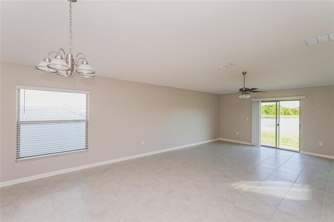 11805 Blackeyed Susan Dr in Riverview, FL - Building Photo - Building Photo