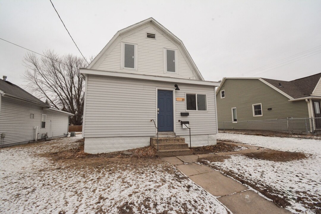 19 12th St NW in Rochester, MN - Building Photo