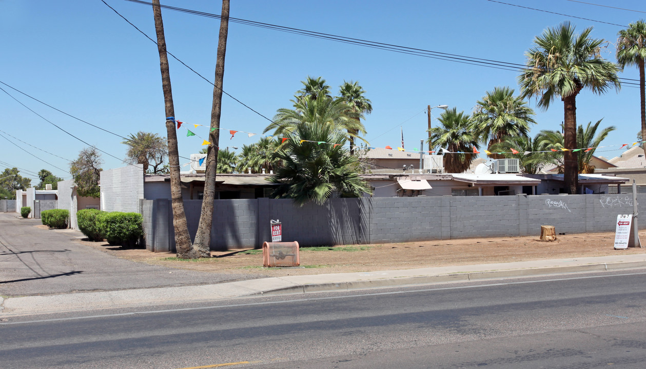 Palm Lane Apartments in Phoenix, AZ - Building Photo