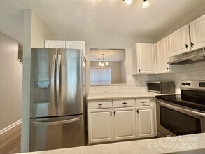 17557 Tuscany Ln in Cornelius, NC - Foto de edificio - Building Photo