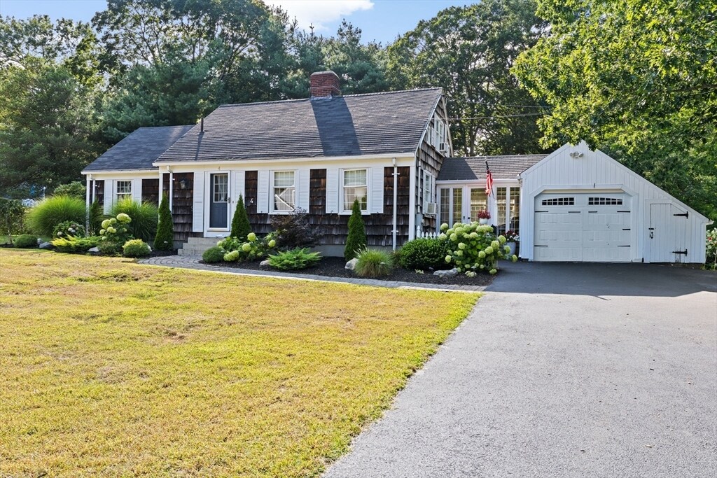 4 Country Dr in Hingham, MA - Building Photo