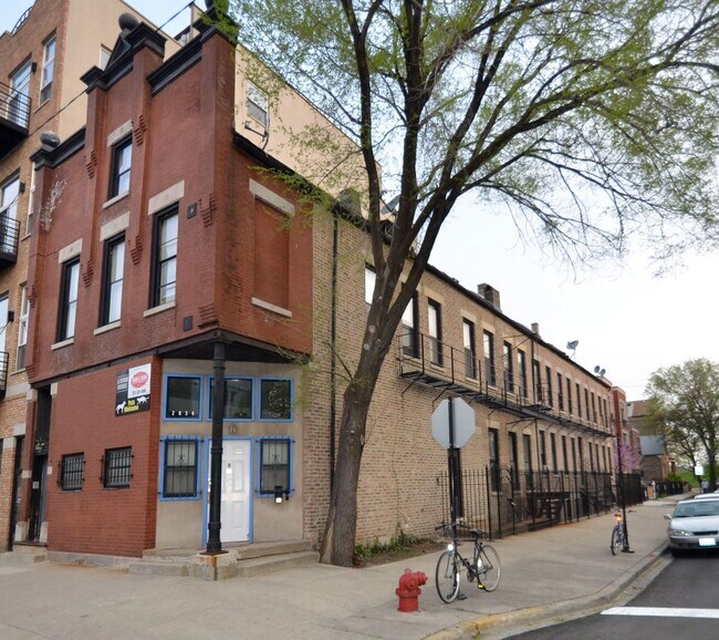property at 2034 W Webster Ave