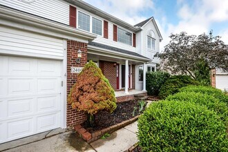 2400 Rockport Ct in Ann Arbor, MI - Foto de edificio - Building Photo