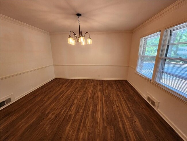2294 Clairmont Rd in Atlanta, GA - Building Photo - Building Photo
