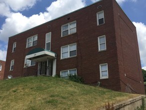 St. James Court Apartments in South Bend, IN - Building Photo - Building Photo