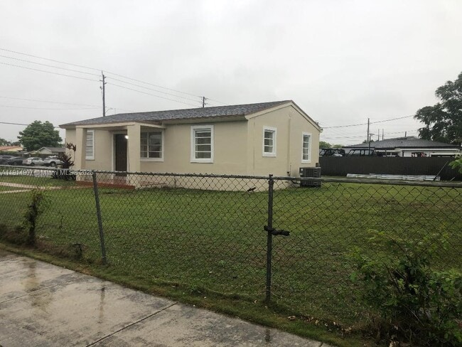 10141 SW 38th Terrace in Miami, FL - Building Photo - Building Photo