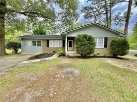 7566 Carrollburg Dr in Fayetteville, NC - Building Photo