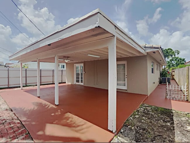 10380 SW 26th St in Miami, FL - Foto de edificio - Building Photo