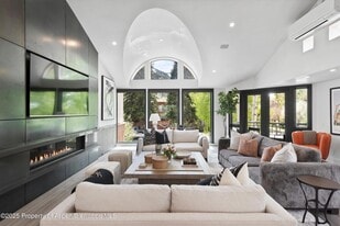 120 S Spring St in Aspen, CO - Building Photo