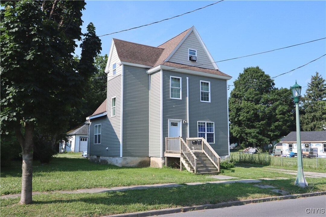 222 Academy St in Watertown, NY - Building Photo