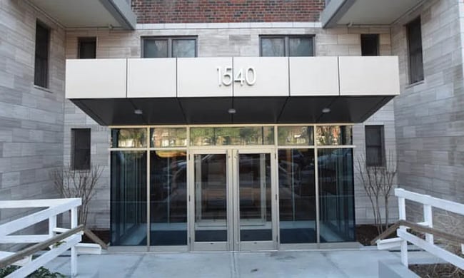 property at 1540 Pelham Pkwy S