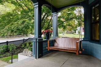 21 Walnut St in Watertown, MA - Foto de edificio - Building Photo