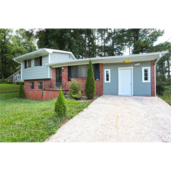 1058 Forest Valley Dr SE in Atlanta, GA - Building Photo