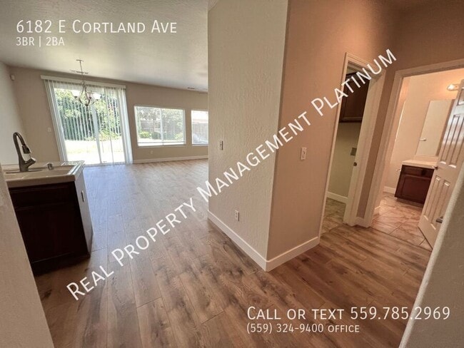 6182 E Cortland Ave in Fresno, CA - Building Photo - Building Photo