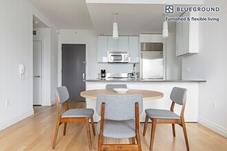 550 W 54th St in New York, NY - Foto de edificio - Building Photo