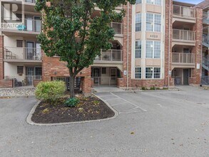 4025 Kilmer Dr in Burlington, ON - Building Photo - Building Photo