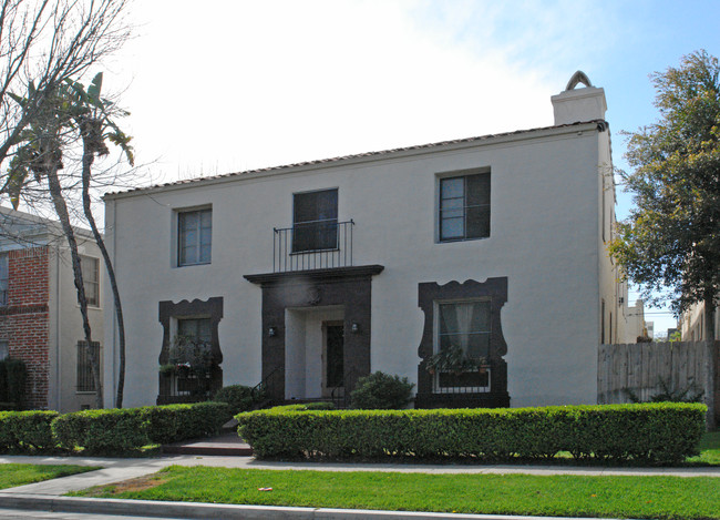 145 S Elm Dr in Beverly Hills, CA - Foto de edificio - Building Photo