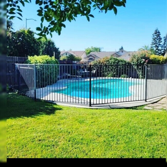 2750 25th Ave in Kingsburg, CA - Building Photo - Building Photo